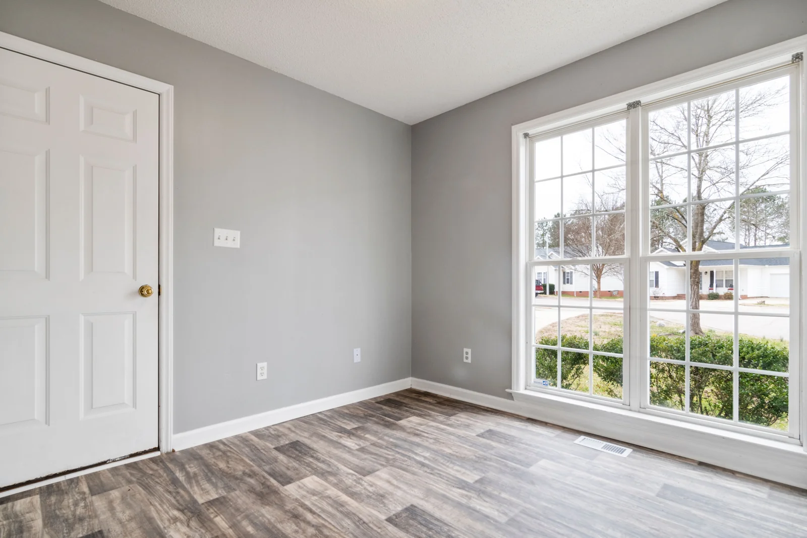 Photograph of an empty room with windows, showing how dimensions relate to a space